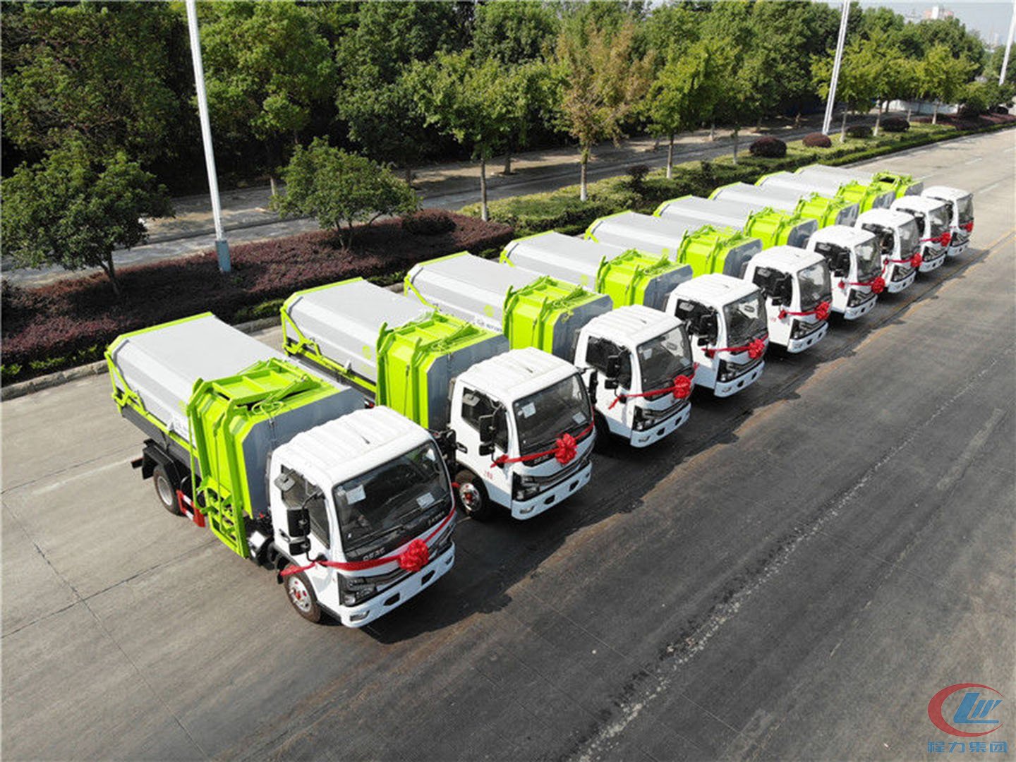 平博pinnacle体育平台集团国六新款东风小多利卡D6自装卸垃圾车批量发车