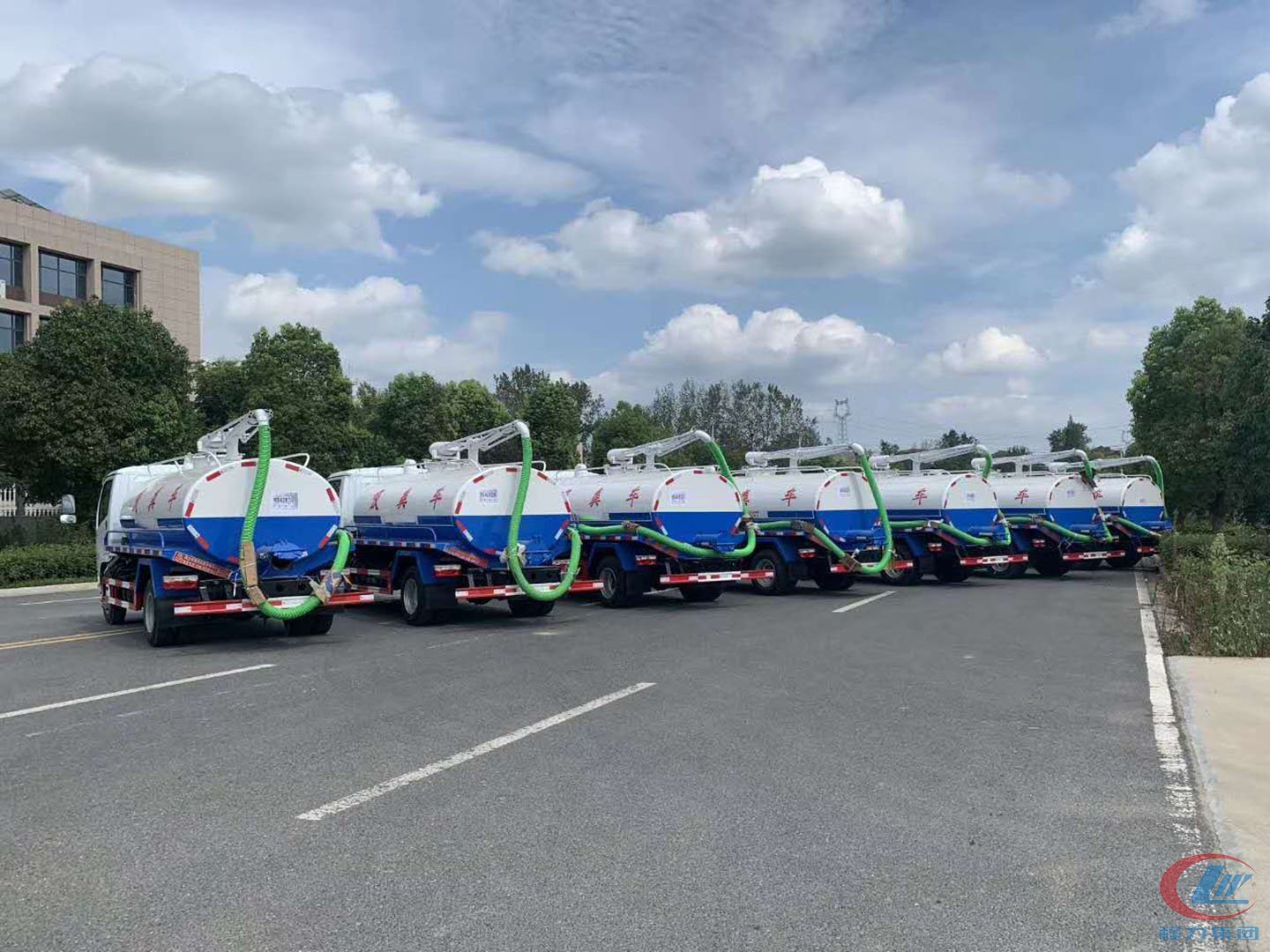 平博pinnacle体育平台集团国六东风多利卡吸粪车批量发往内蒙古