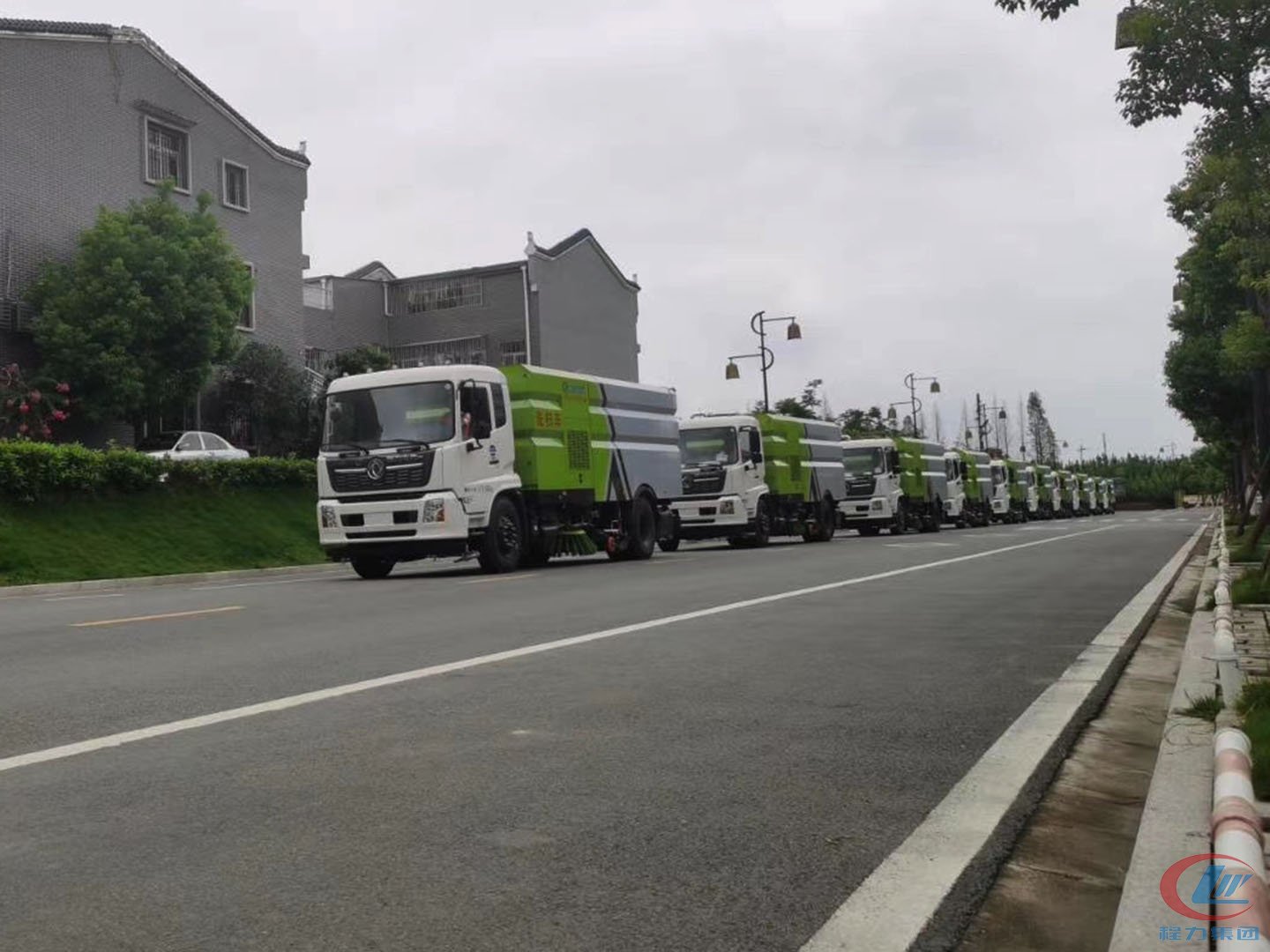 平博pinnacle体育平台集团东风天锦洗扫车批量交车