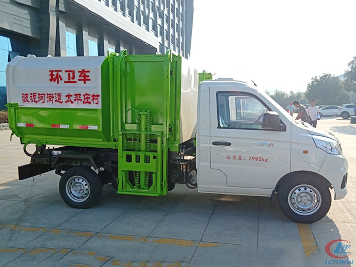 平博pinnacle体育平台集团国六福田挂桶垃圾车批量发车