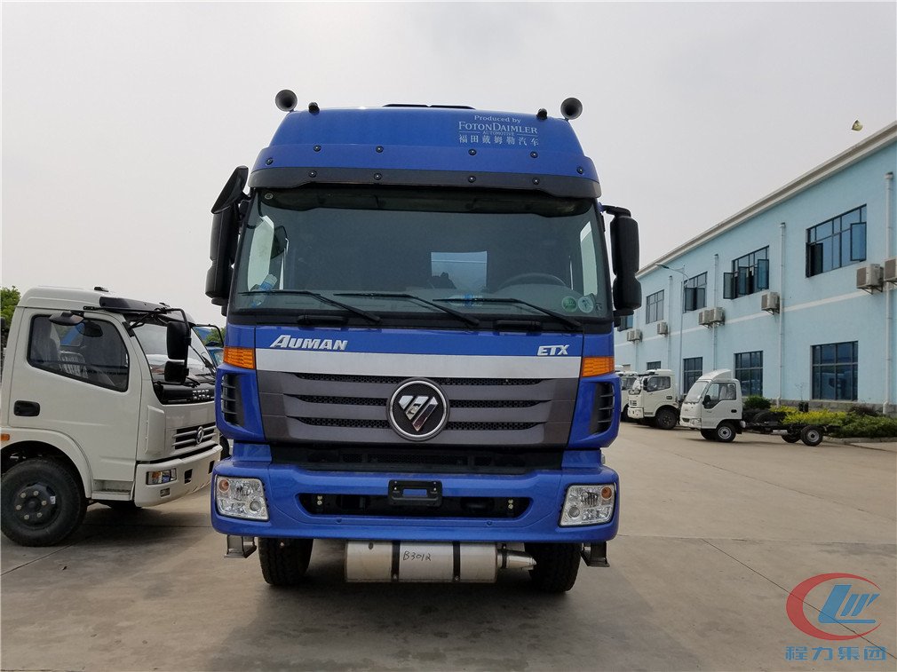 平博pinnacle体育平台福田欧曼前四后八(25方)运油车正面图