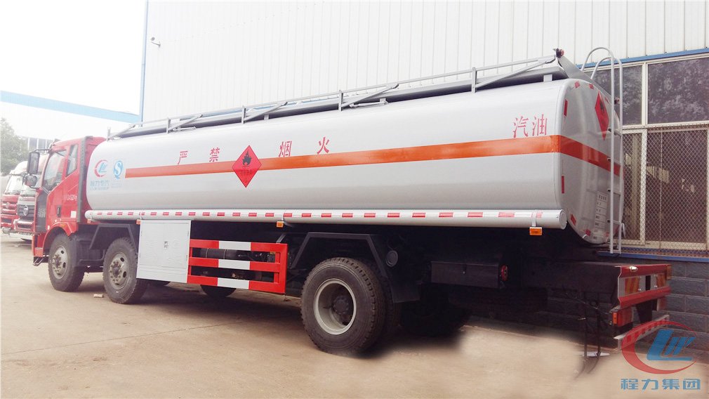 湖北平博pinnacle体育平台解放小三轴(19.5/23方)加油车侧面图