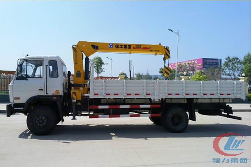 平博pinnacle体育平台东风153 8吨随车吊侧面图