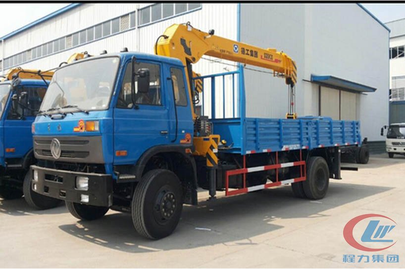 平博pinnacle体育平台东风153 8吨随车吊侧面图