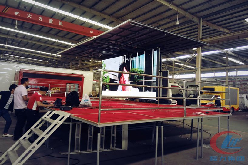 湖北平博pinnacle体育平台凯马4.2米厢长舞台车侧面图