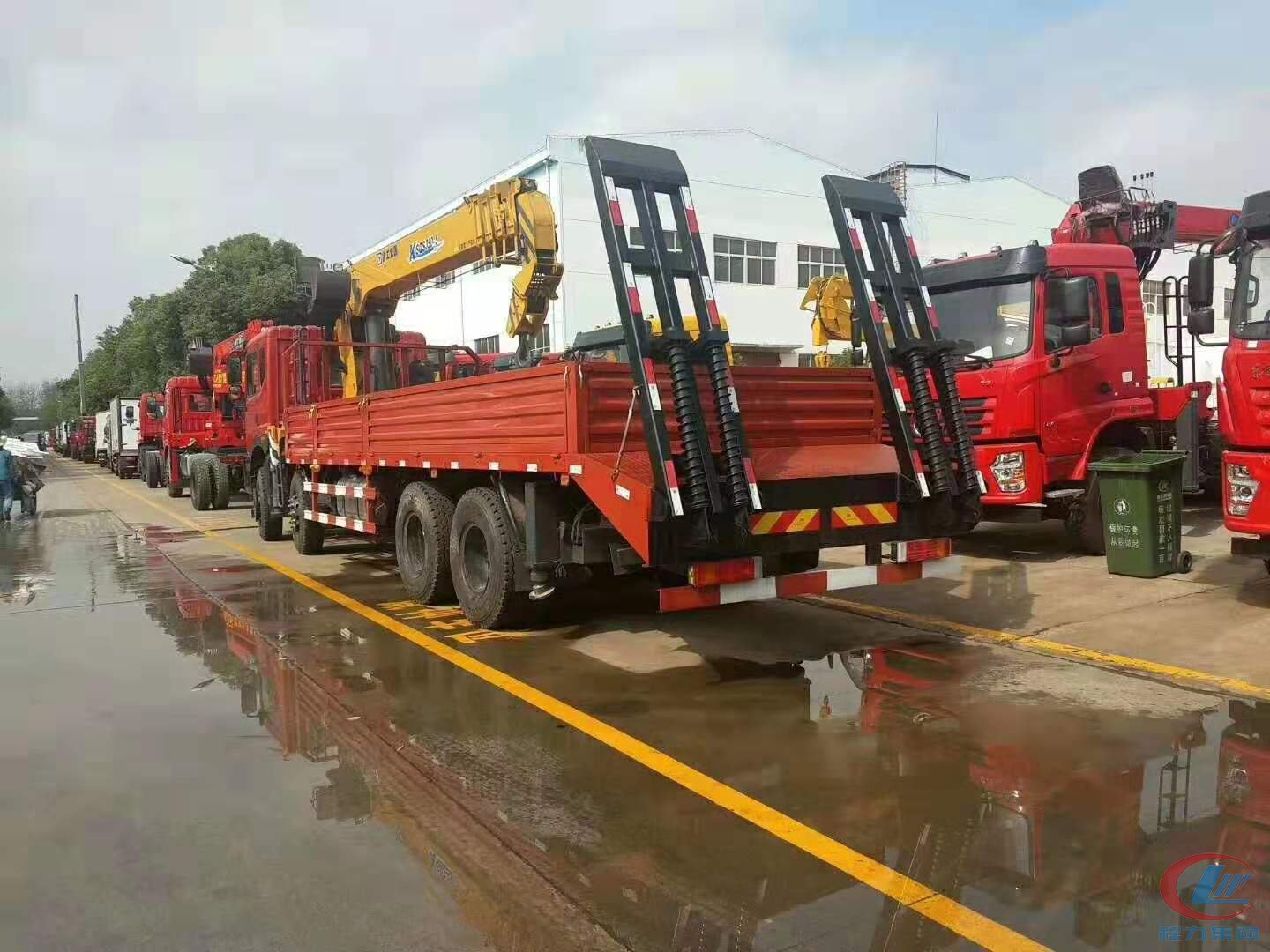 平博pinnacle体育平台东风T5前四后八随车吊侧面图