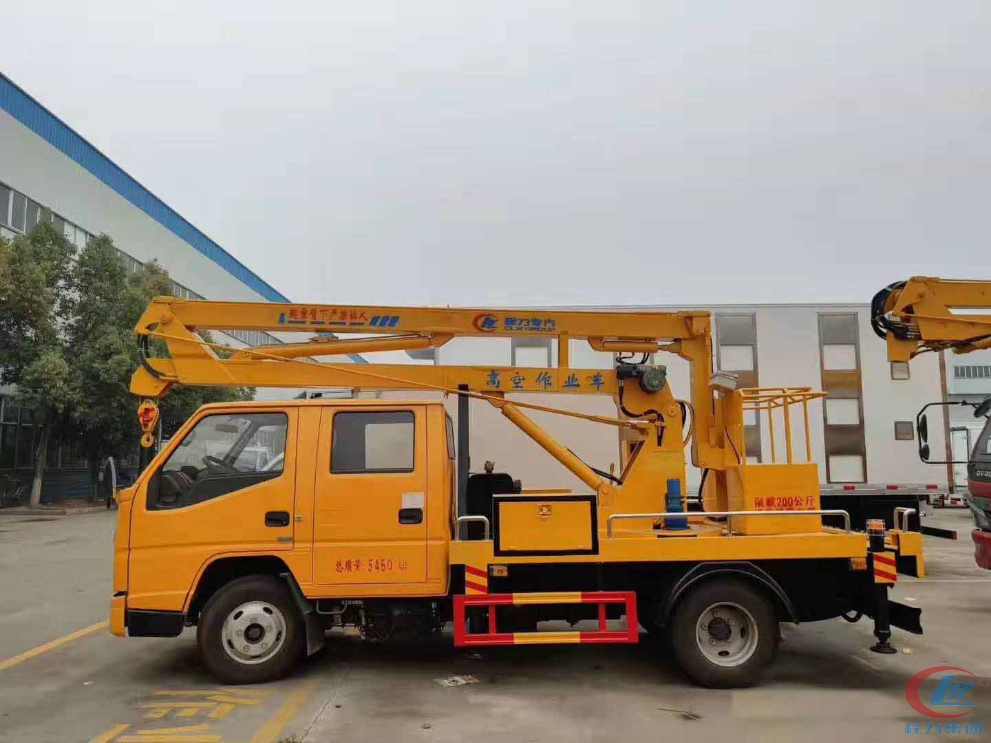 湖北平博pinnacle体育平台江铃12米高空作业车侧面图