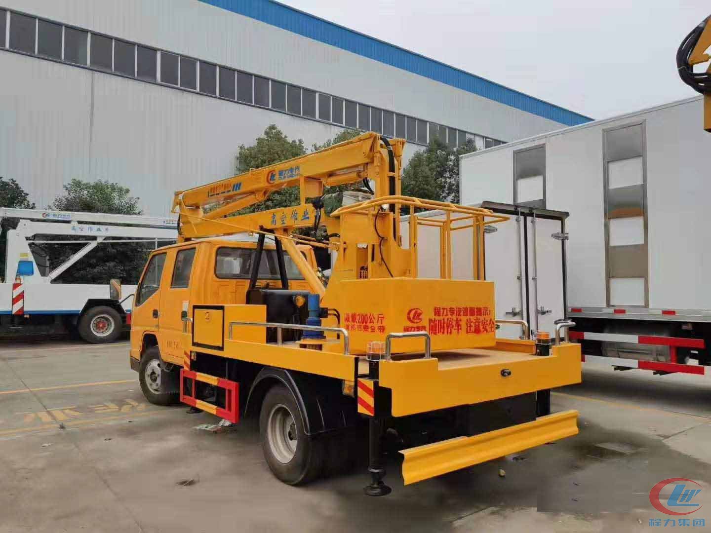 湖北平博pinnacle体育平台江铃12米高空作业车侧面图