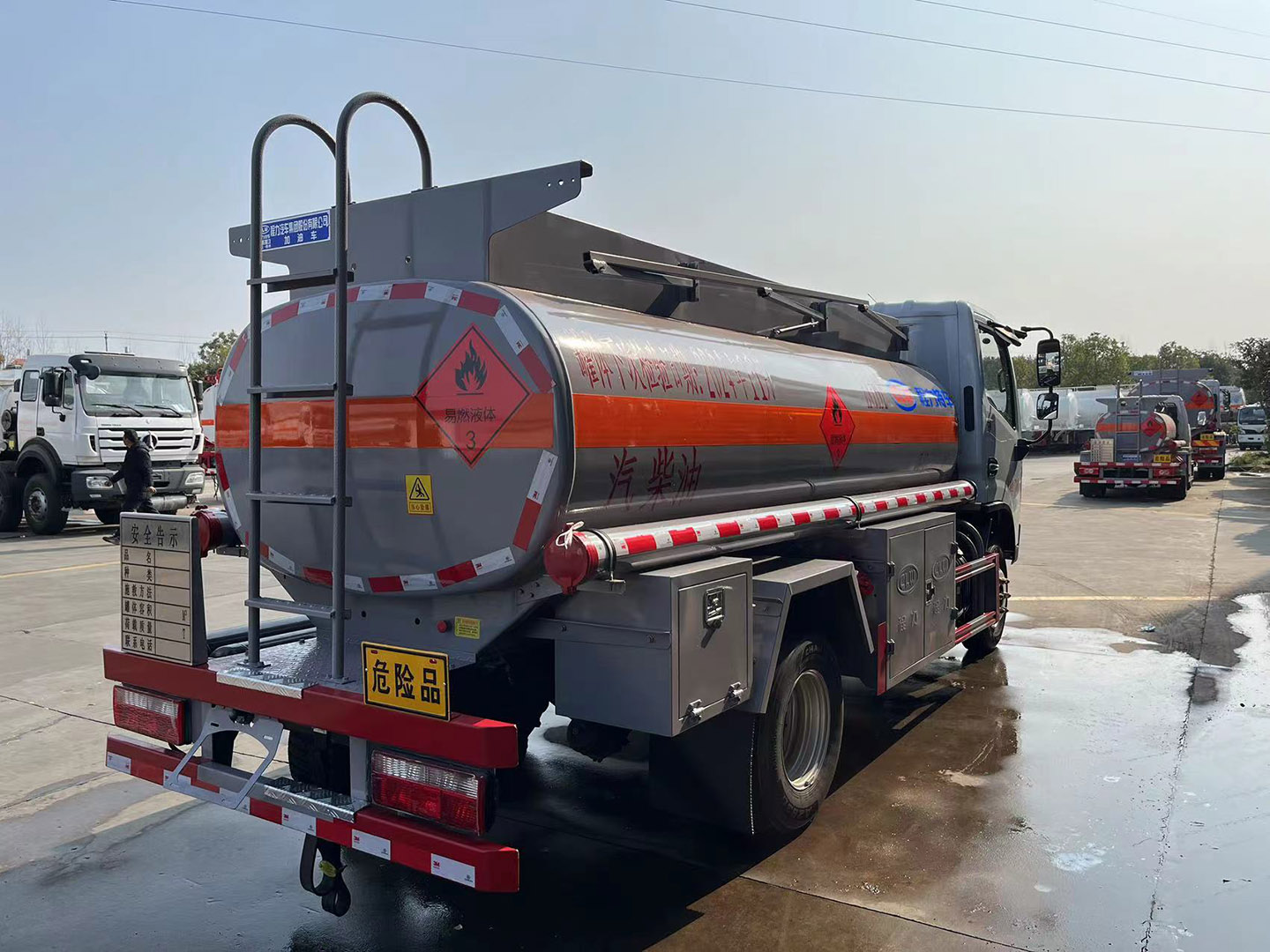 国六平博pinnacle体育平台牌东风小福瑞卡/多利卡5方加油车