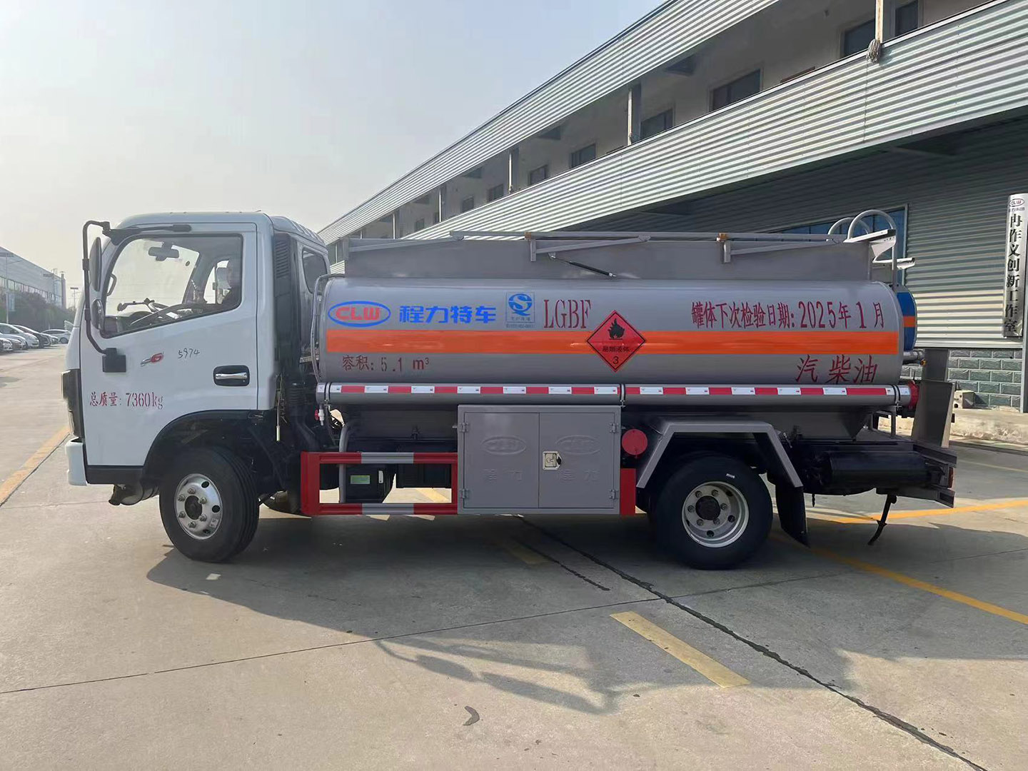 平博pinnacle体育平台5方油罐车