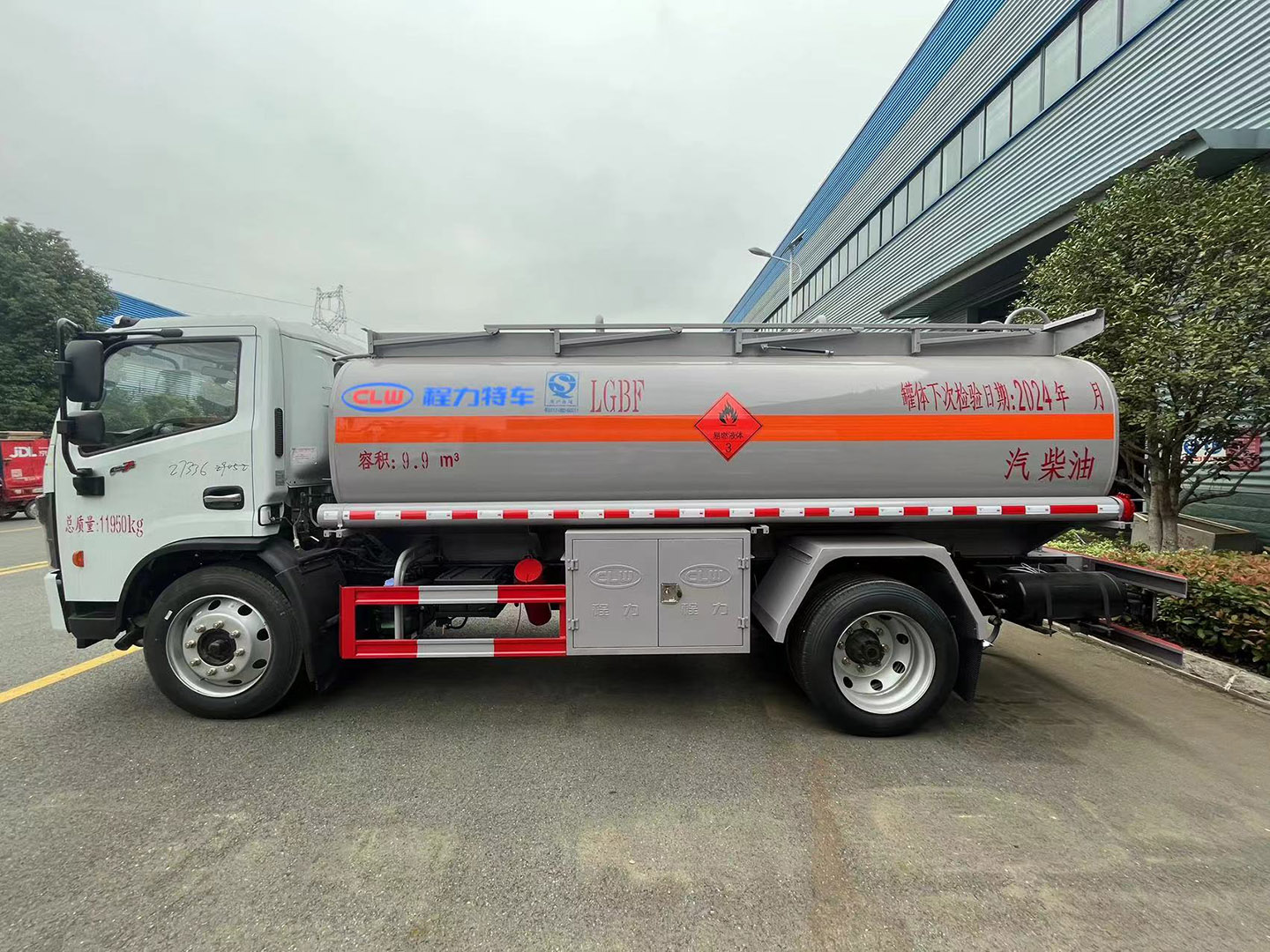 平博pinnacle体育平台集团国六东风10立方油罐车/运油车