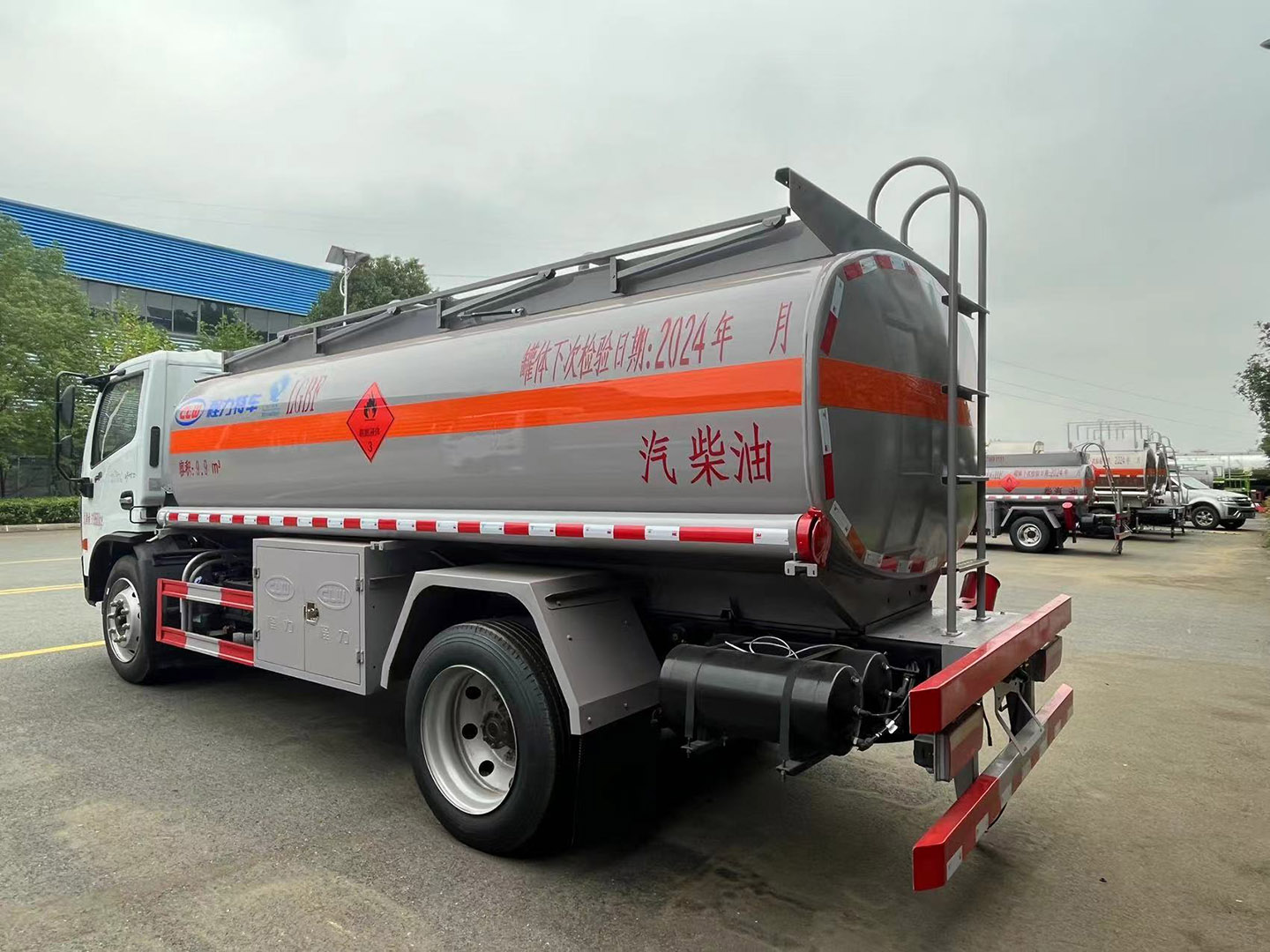 平博pinnacle体育平台集团国六东风10立方运油车/加油车