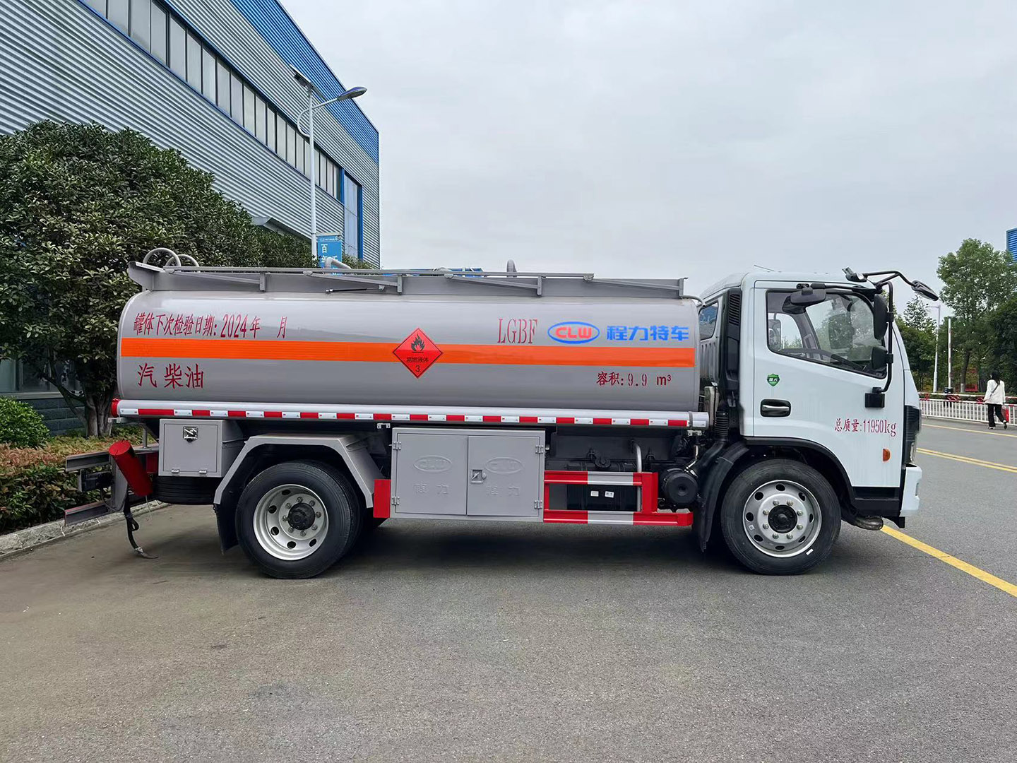 平博pinnacle体育平台集团国六东风10立方油罐车/加油车