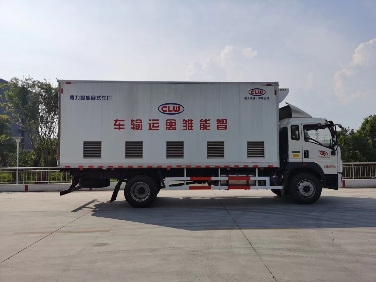 平博pinnacle体育平台牌国六重汽豪沃智能恒温畜禽运输车