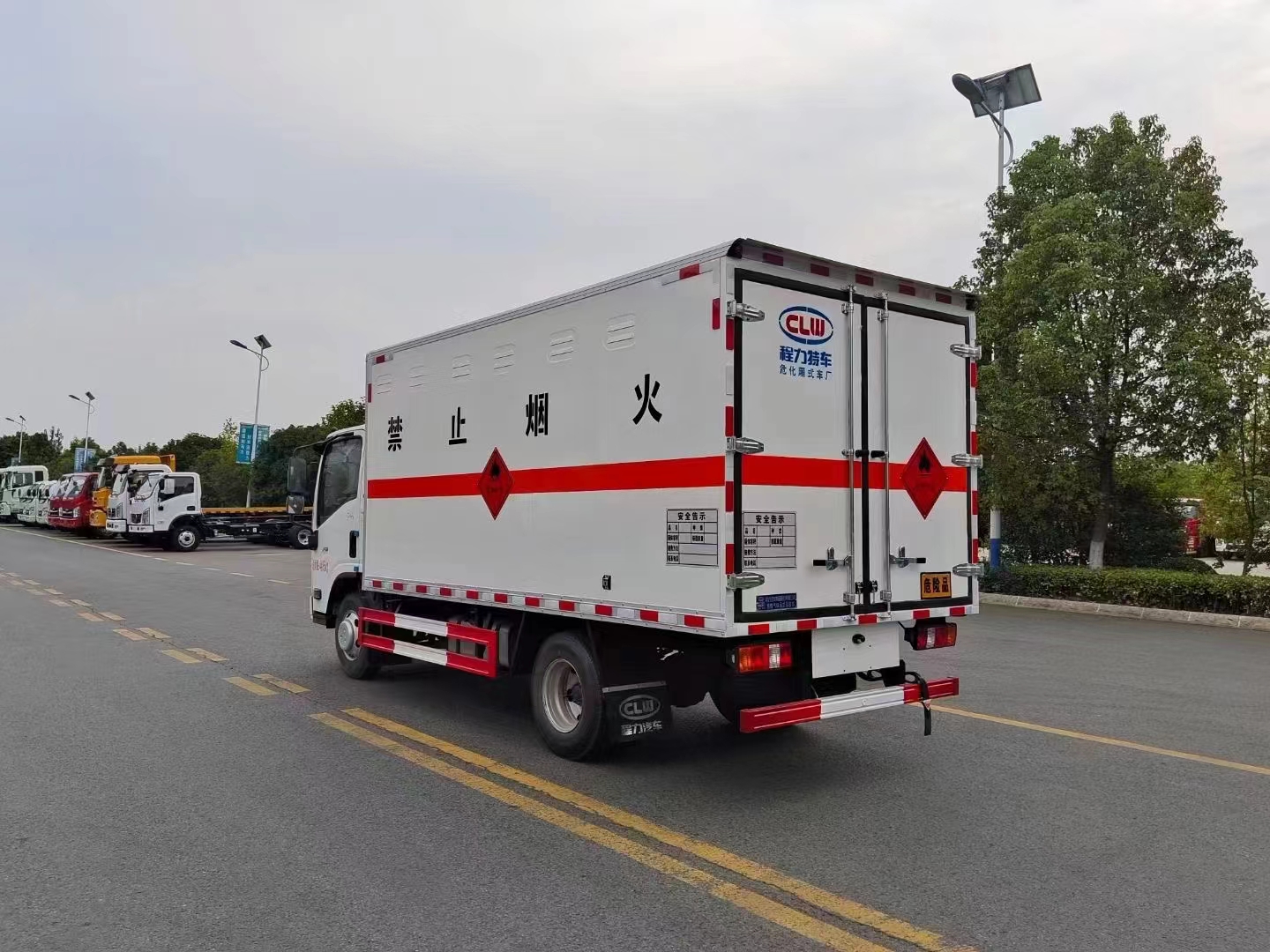平博pinnacle体育平台集团专用车系列五十铃爆破器材运输车